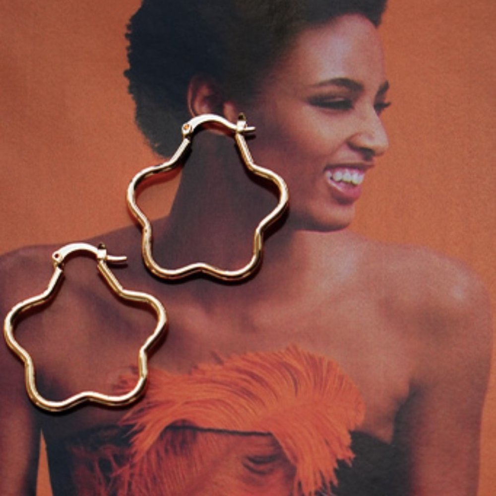 Star shaped Hopp Earrin